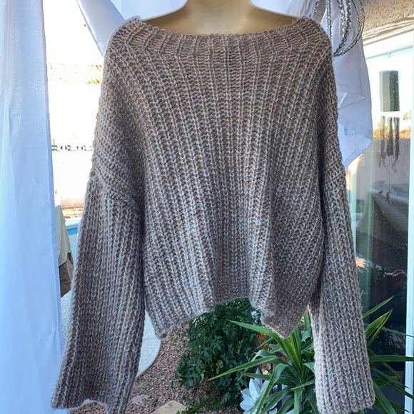 🤎CREW NECK TAN SOFT COZY SWEATER🤎 - Picture 2 of 2
